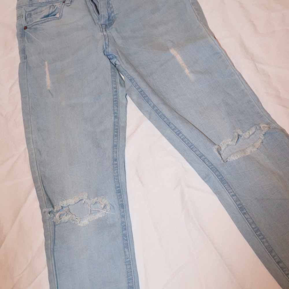 Light Wash Ripped Jeans - Picture 7 of 7